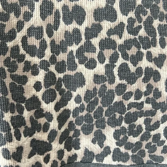 Long sleeve top with leopard print center - Picture 2 of 3